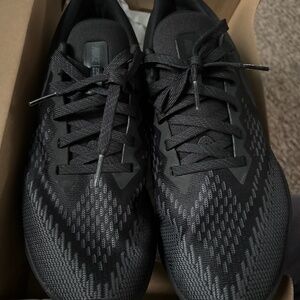 Nike zoom winflo black shoes men’s 8.5, fits women’s 10